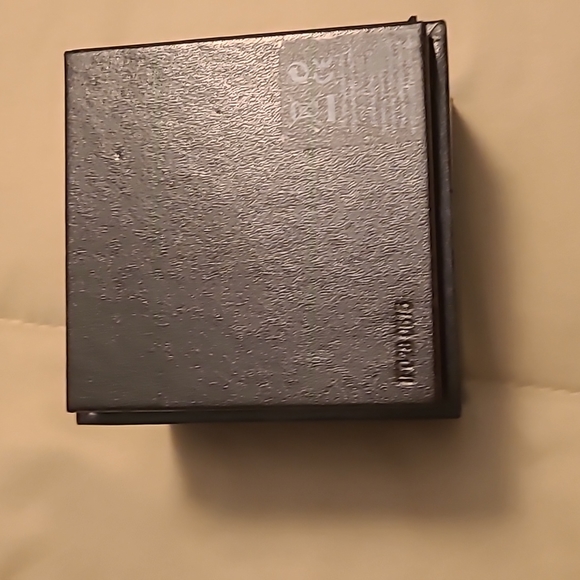 Michael Kors Watch Case - Picture 9 of 9